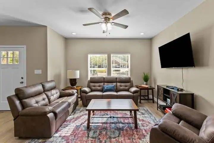 613 W Elm St #613 - Photo 2 of 10