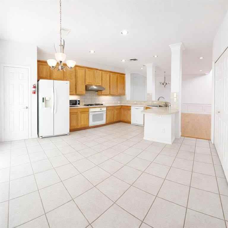 8108 Locust St - Photo 6 of 14