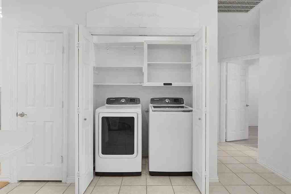 8108 Locust St - Photo 7 of 14