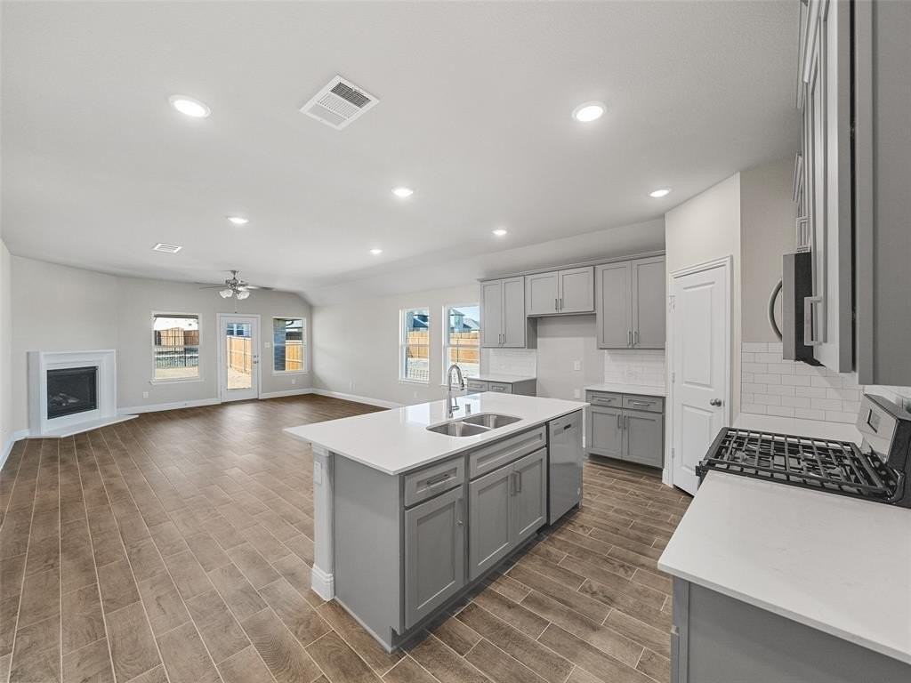 401 Tartane Dr - Photo 4 of 35