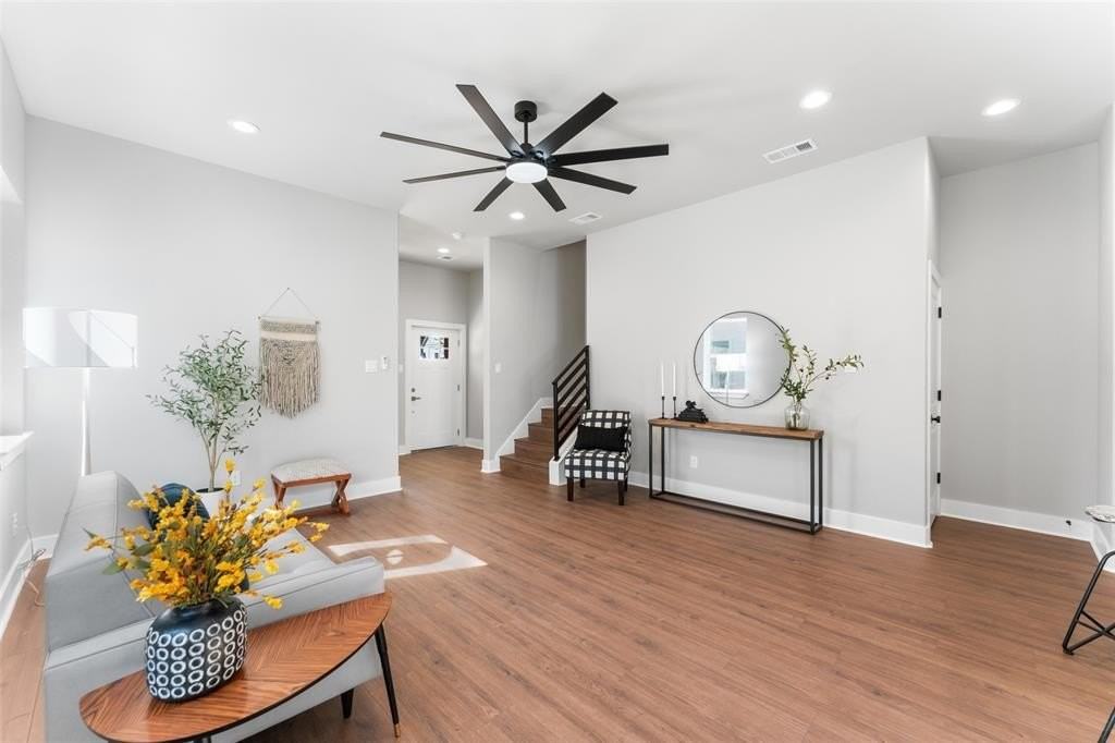 612 1/2 N Robinson St - Photo 6 of 23