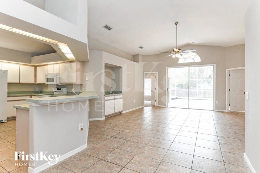 16426 Coopers Hawk Ave - Photo 3 of 15