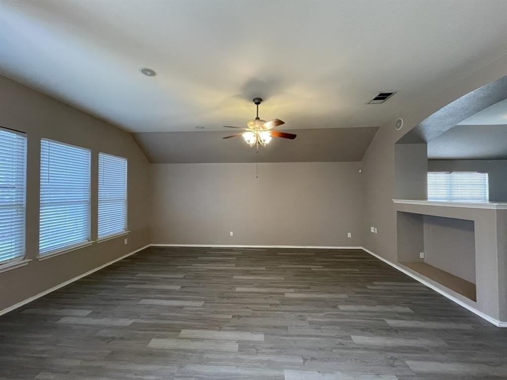 2709 Logan Dr - Photo 4 of 16