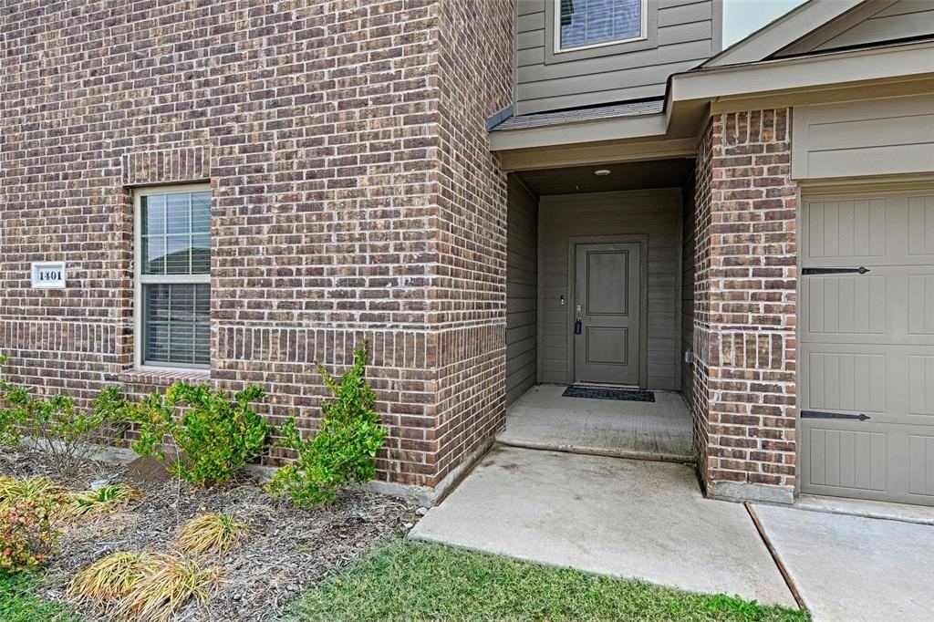 1401 Old Trail Rd - Photo 4 of 30