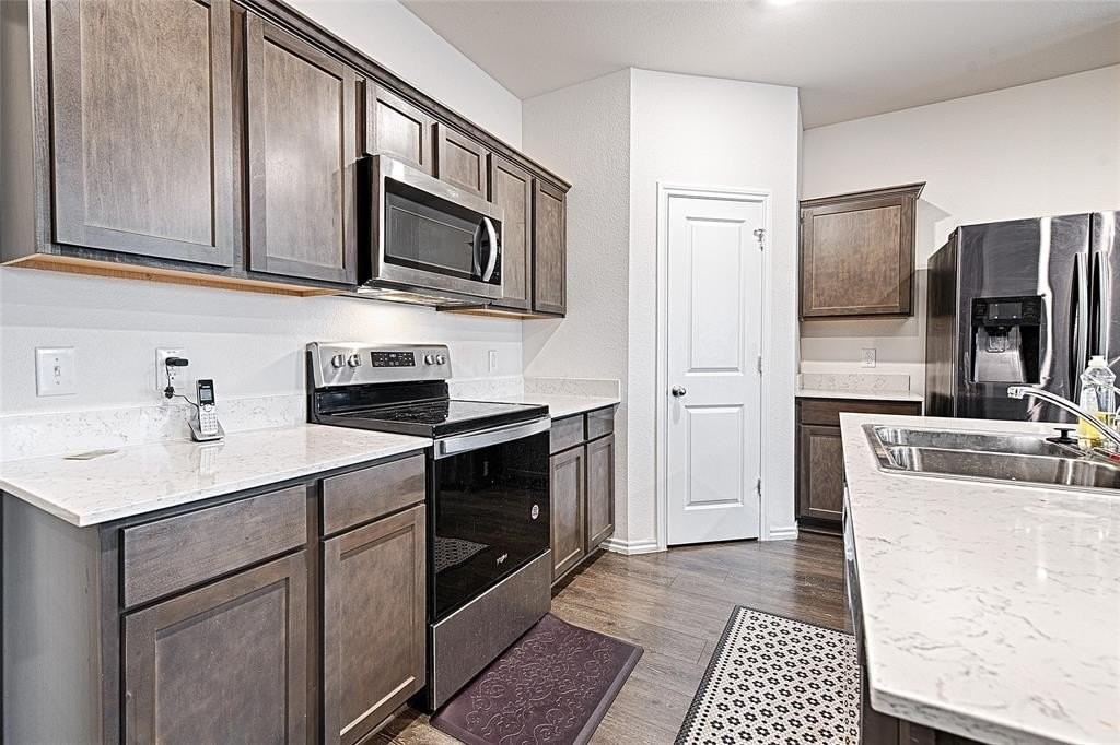 1401 Old Trail Rd - Photo 7 of 30