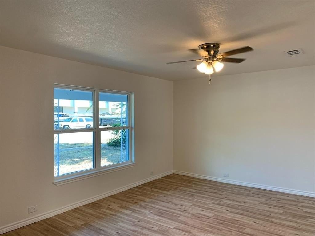 820 W Crawford St - Photo 2 of 16