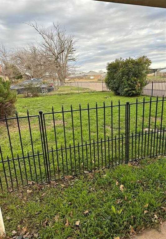 1732 Jameson St - Photo 4 of 35