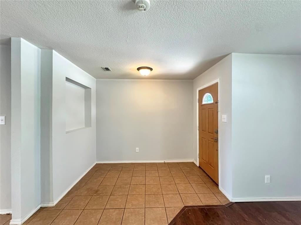 9831 Dartmouth Dr - Photo 4 of 31