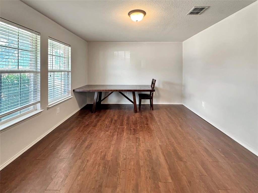 9831 Dartmouth Dr - Photo 5 of 31