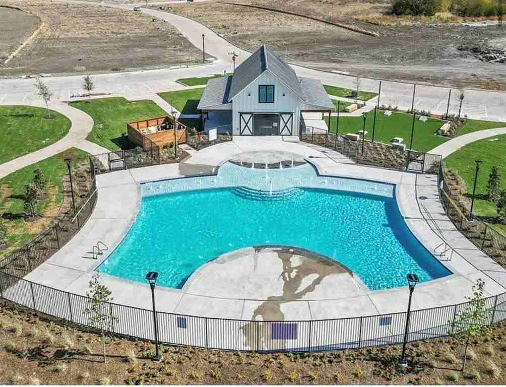 1323 Taggart St - Photo 2 of 22