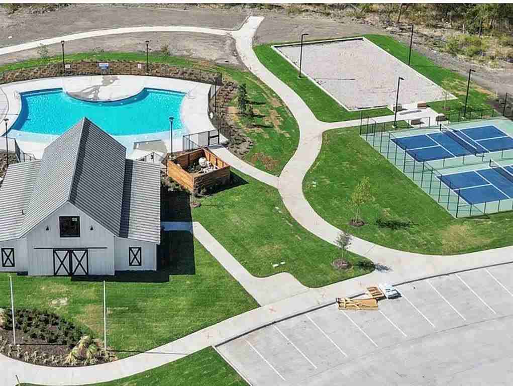 1323 Taggart St - Photo 4 of 22