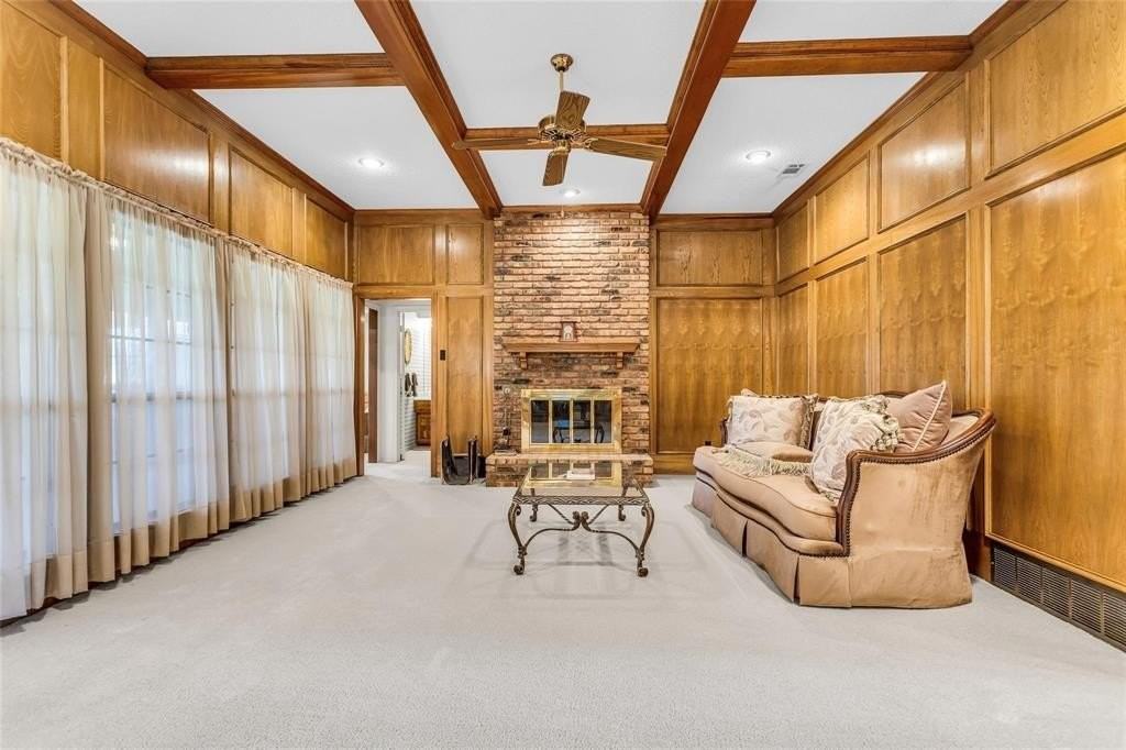 1013 Canyon Ridge Dr - Photo 3 of 15