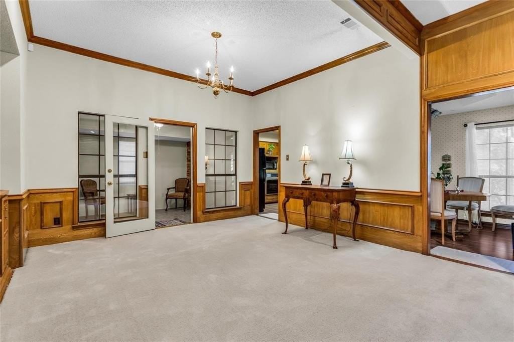 1013 Canyon Ridge Dr - Photo 5 of 15