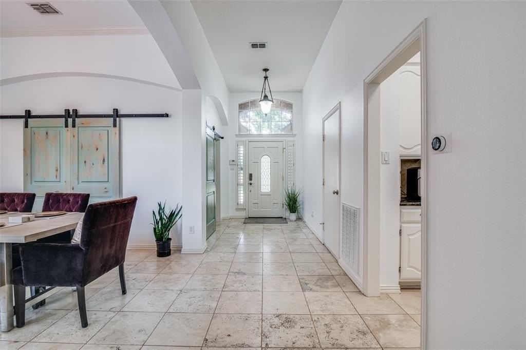 3764 Lakeway Ct - Photo 3 of 24