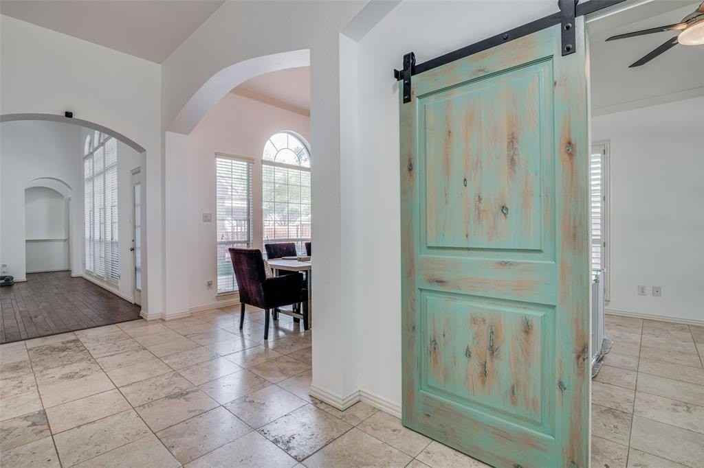 3764 Lakeway Ct - Photo 4 of 24