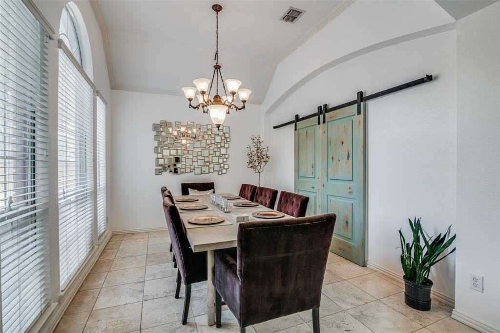 3764 Lakeway Ct - Photo 5 of 24