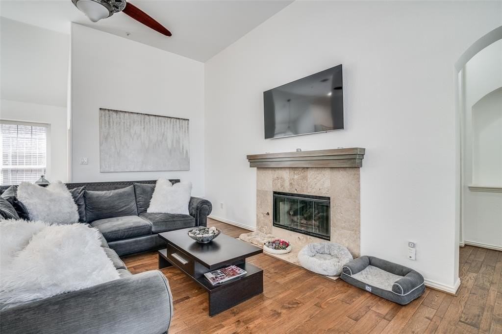 3764 Lakeway Ct - Photo 7 of 24