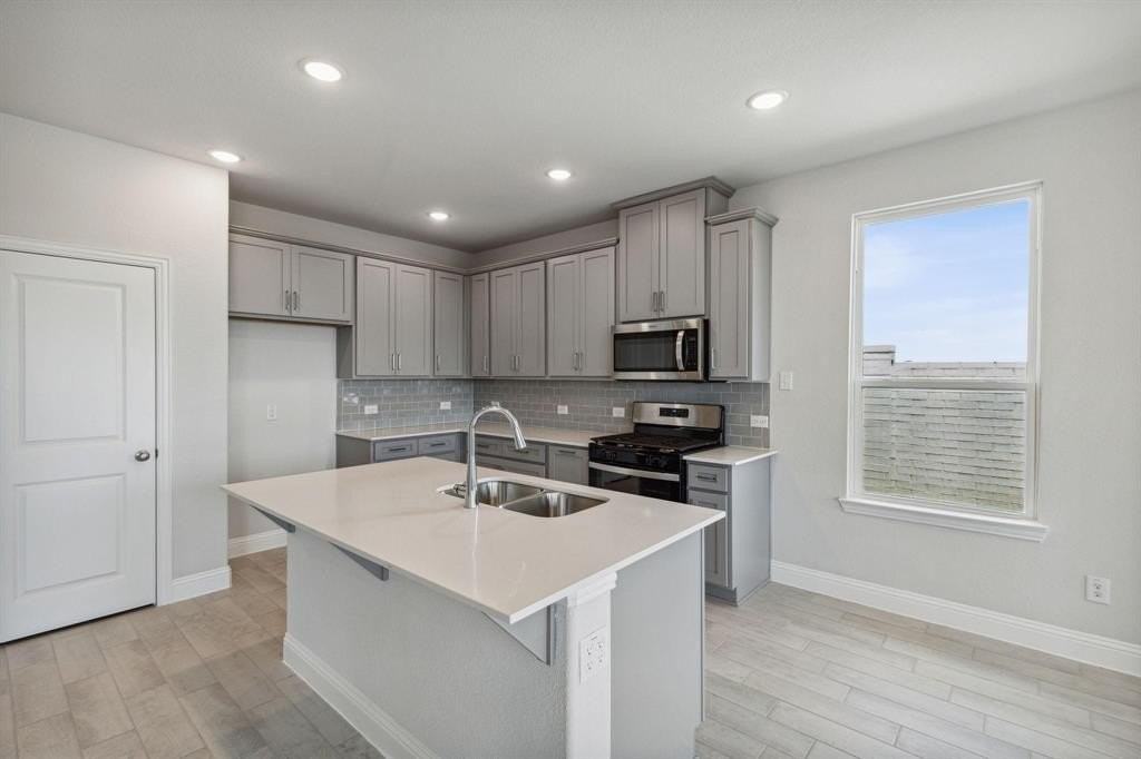 608 Portina Dr - Photo 2 of 38