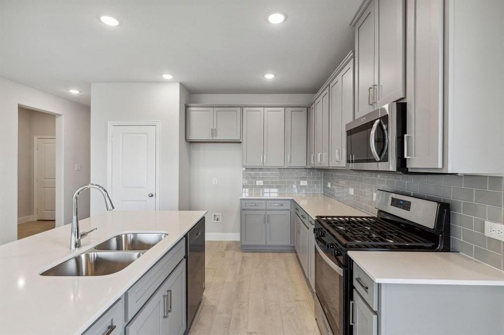 608 Portina Dr - Photo 3 of 38