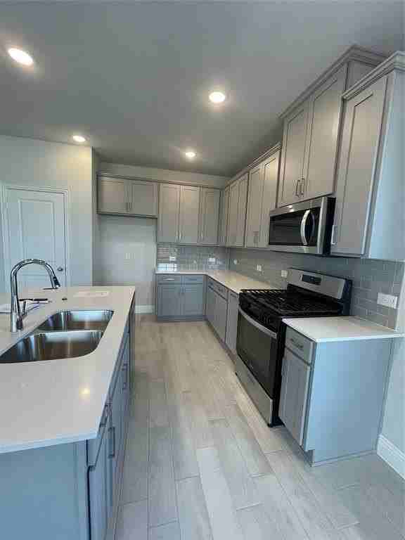 608 Portina Dr - Photo 5 of 38