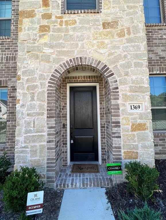 1369 Ethan Dr - Photo 2 of 19