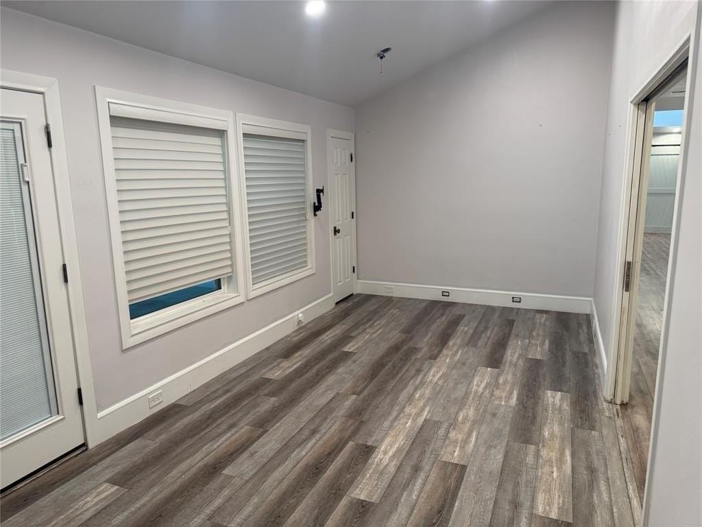 1016 Frost Hollow Dr - Photo 7 of 40