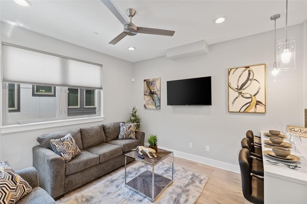 1120 Galveston Ave #5 - Photo 5 of 26