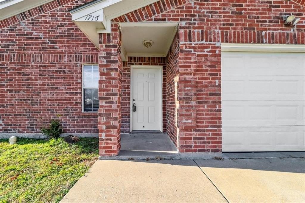 1716 Manor Garden Curv - Photo 2 of 16