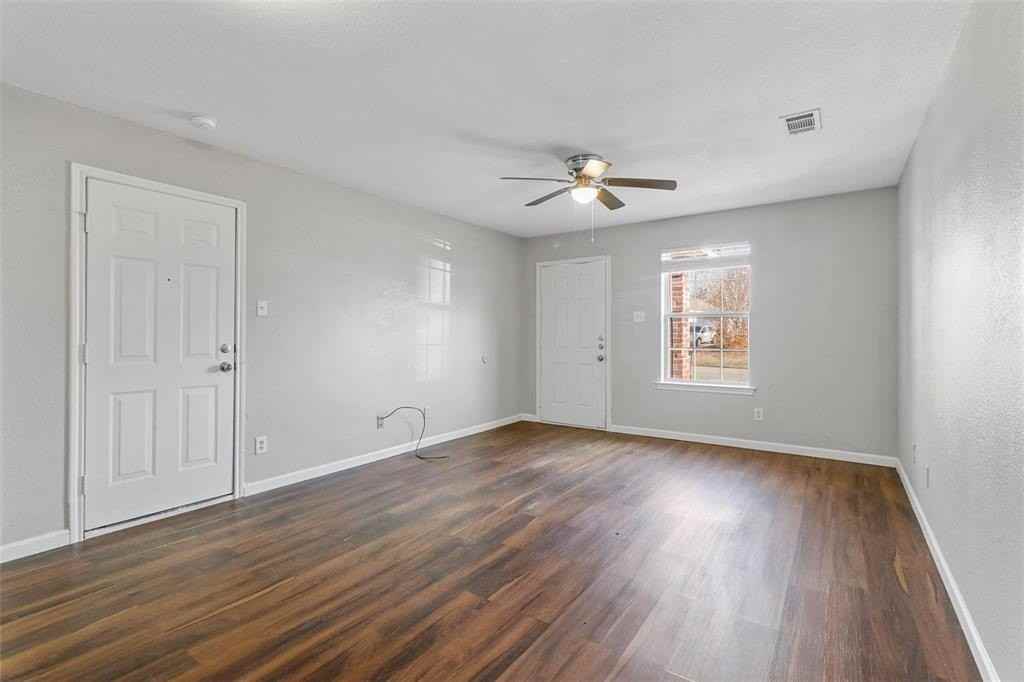 1716 Manor Garden Curv - Photo 6 of 16