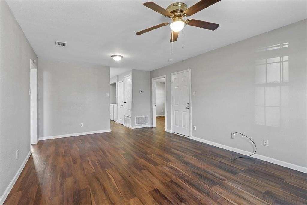 1716 Manor Garden Curv - Photo 7 of 16