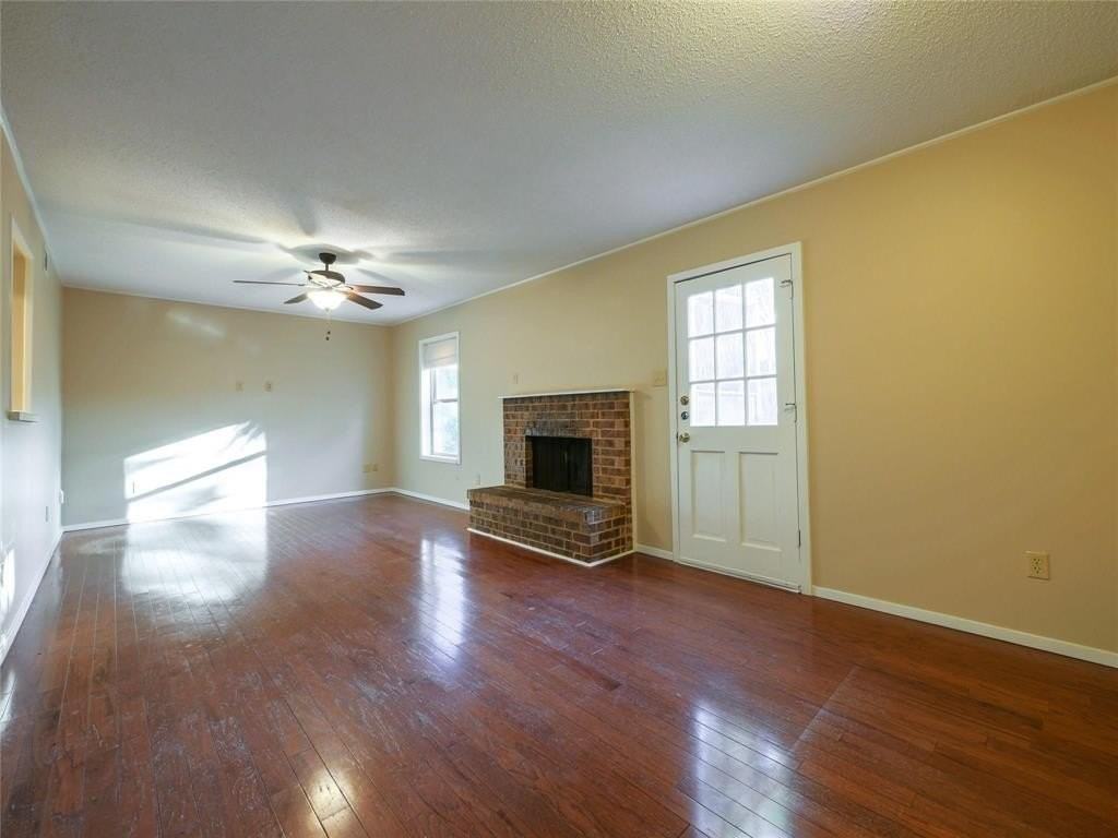 2113 Fleur De Lis Ct - Photo 2 of 25