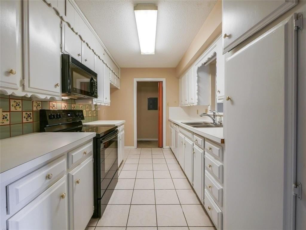 2113 Fleur De Lis Ct - Photo 3 of 25