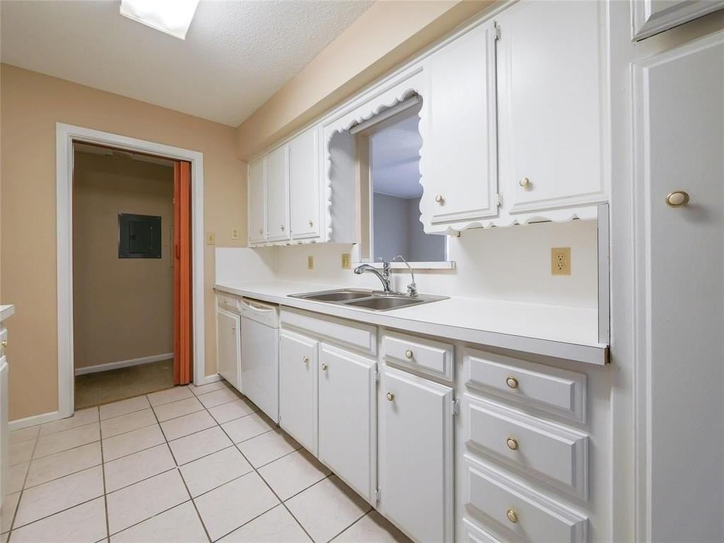 2113 Fleur De Lis Ct - Photo 5 of 25