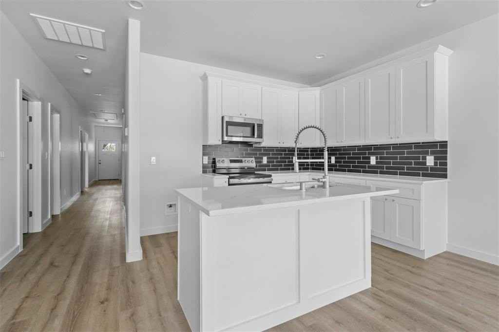 820 Dubois St - Photo 2 of 15