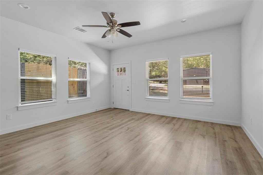 820 Dubois St - Photo 5 of 15