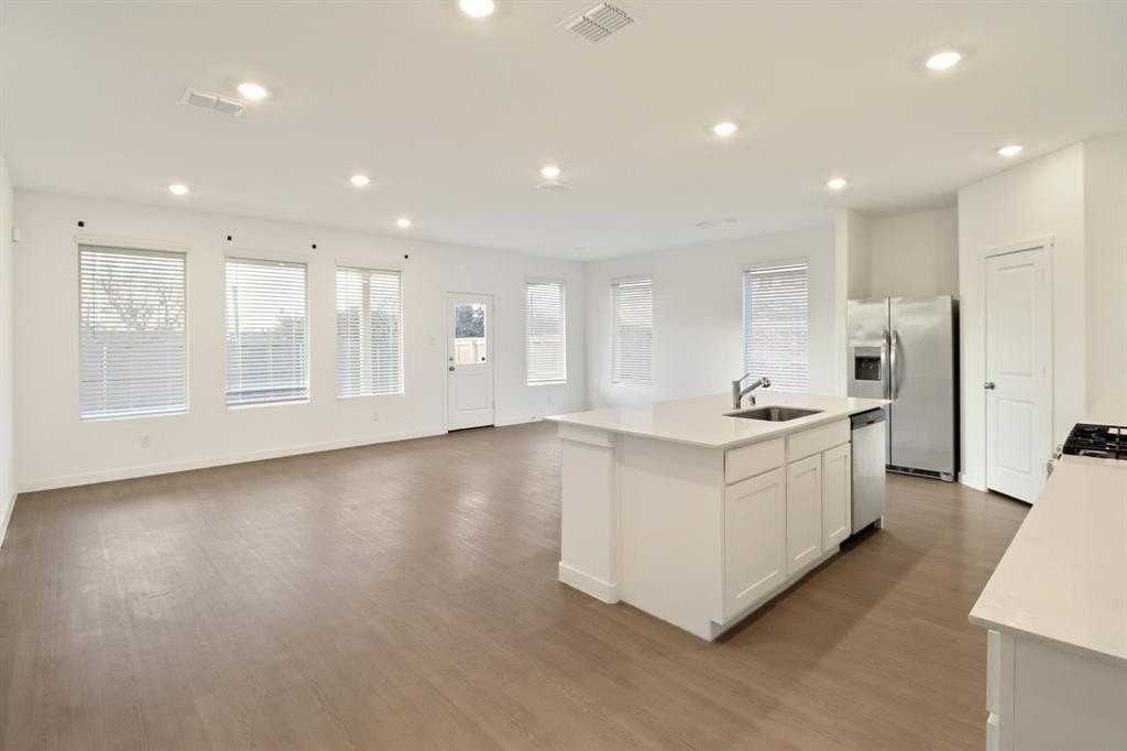 1016 Flameleaf Dr - Photo 2 of 15