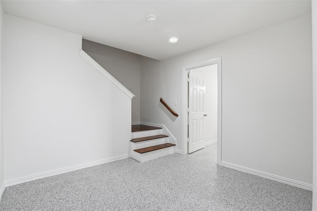 103 W Cleburne- shop - Photo 3 of 18