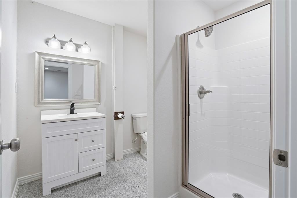 103 W Cleburne- shop - Photo 7 of 18