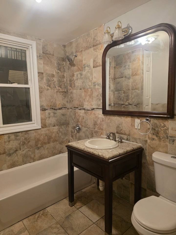 349 Lyons Ave - Photo 5 of 11