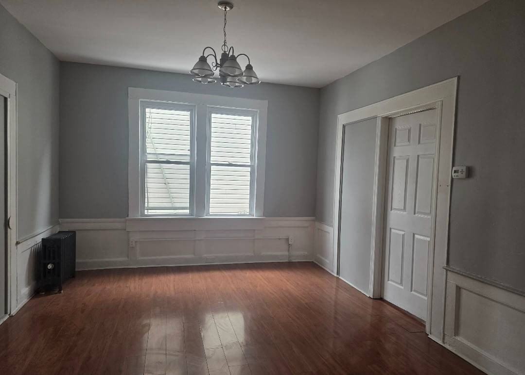 349 Lyons Ave - Photo 7 of 11