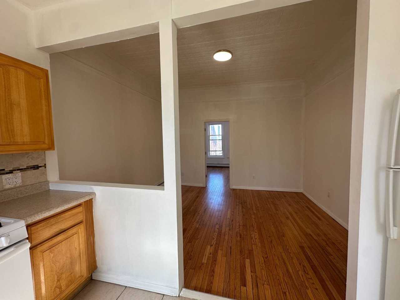 8 Carroll St #2 - Photo 5 of 7