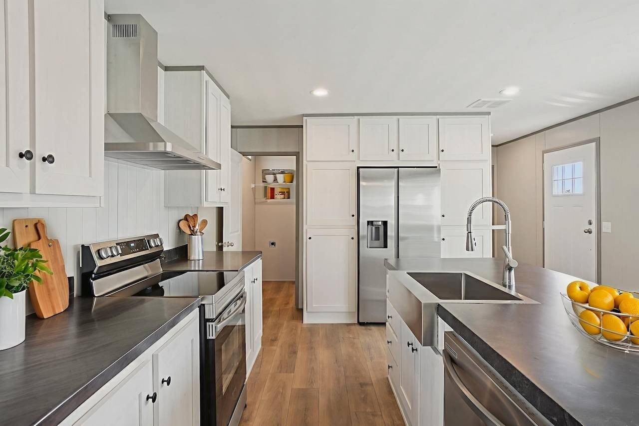 1626 Swallowtail Dr - Photo 2 of 13