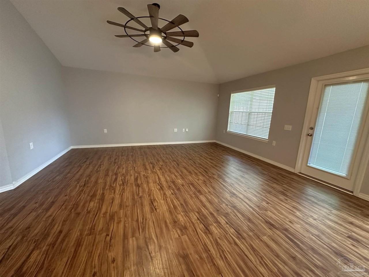 8908 Abbington Dr - Photo 4 of 20