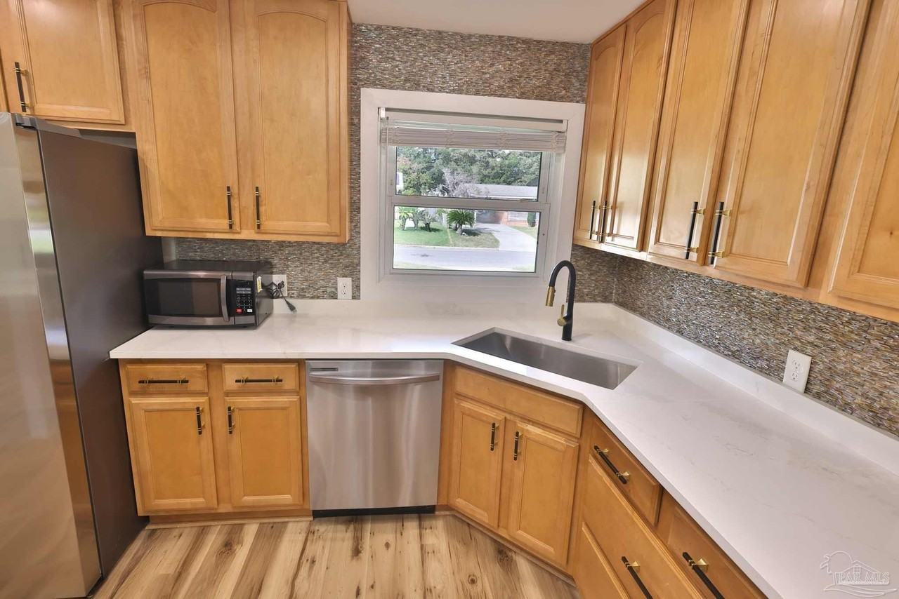 3795 Summer Dr - Photo 5 of 50