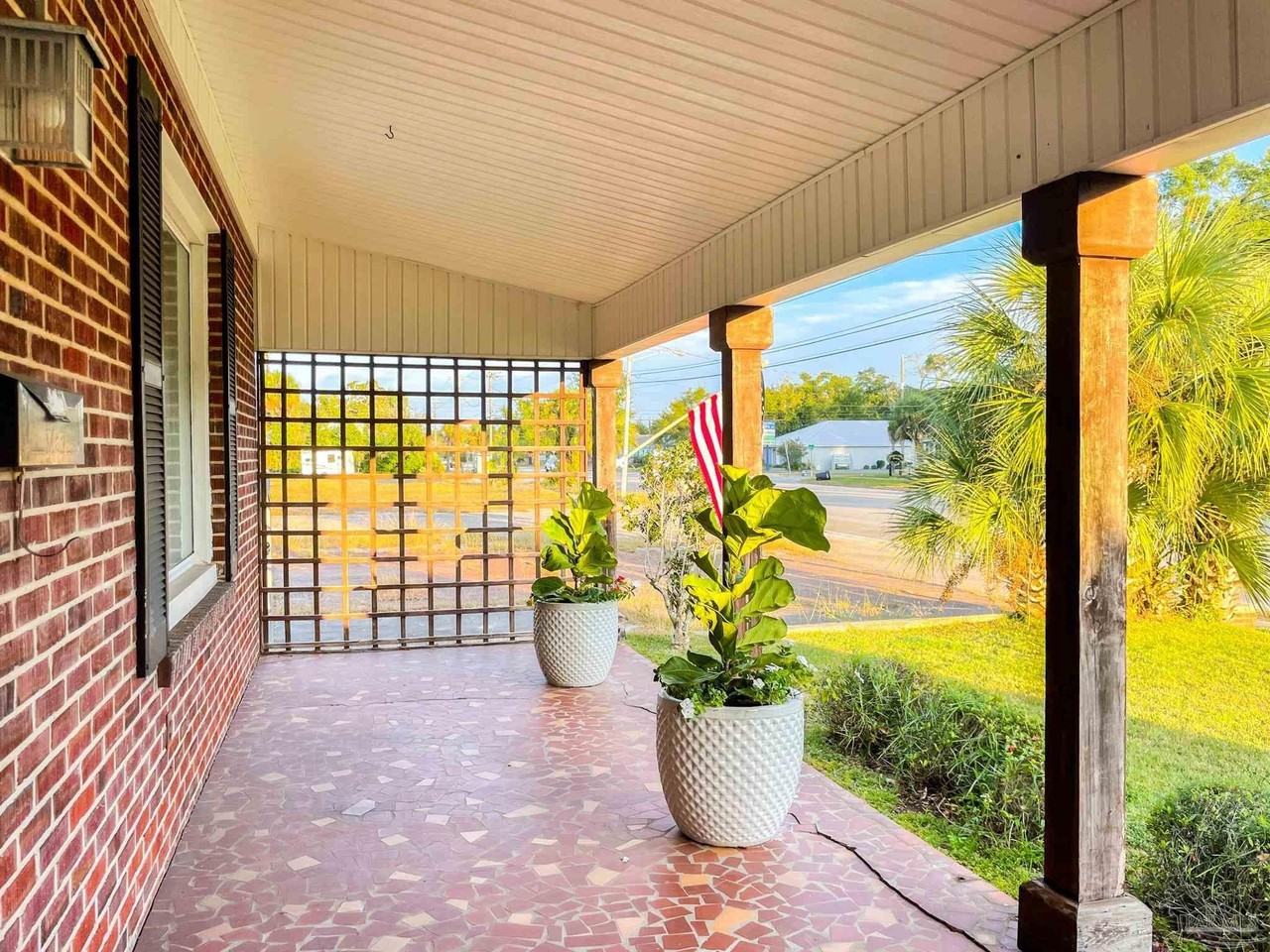 1618 W Garden St - Photo 7 of 33