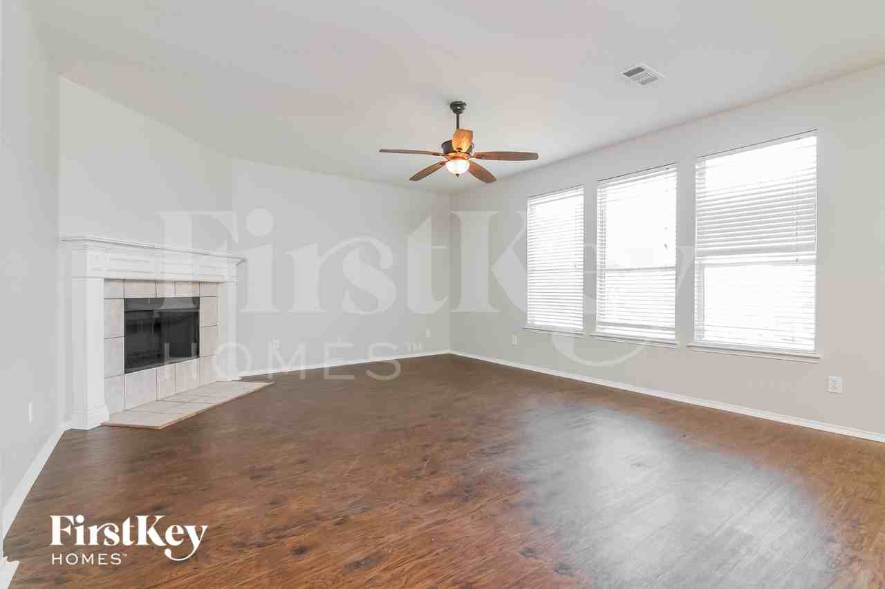 901 Cutting Horse Dr - Photo 2 of 18