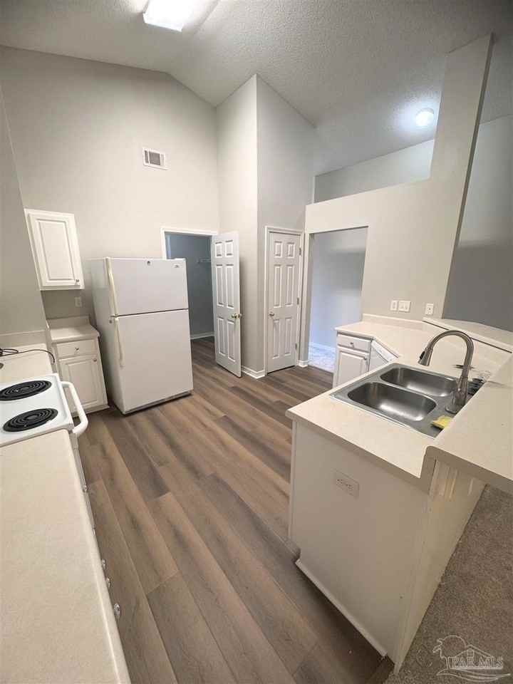 711 Marsh Harbor Dr - Photo 7 of 17