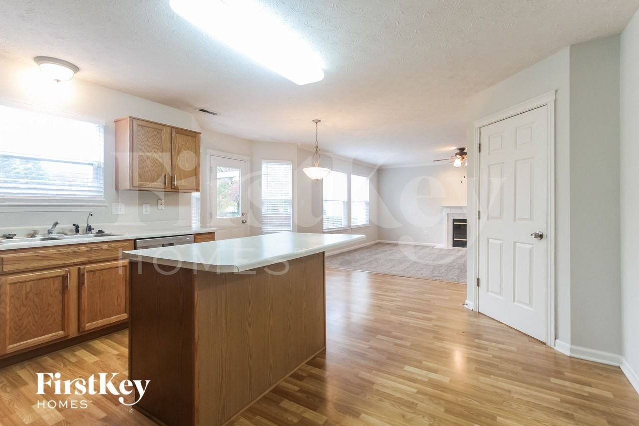 6262 Saddletree Dr - Photo 4 of 15