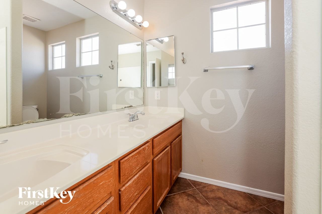 8202 S Placita Del Parque - Photo 7 of 15