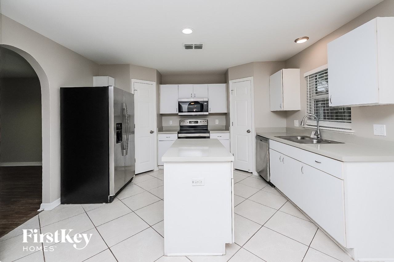 6409 Gondola Dr - Photo 4 of 15